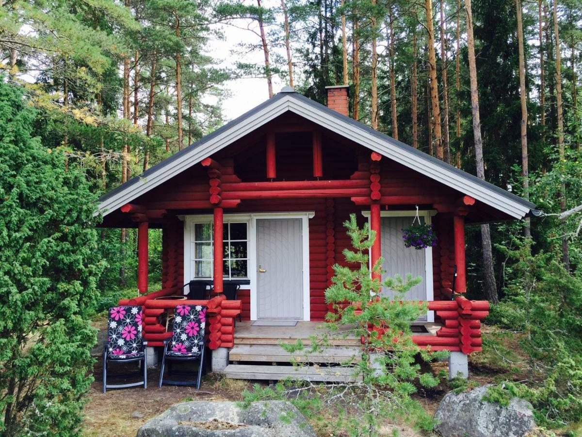 Tamminiemen Lomamoekit Villa Kustavi Buitenkant foto