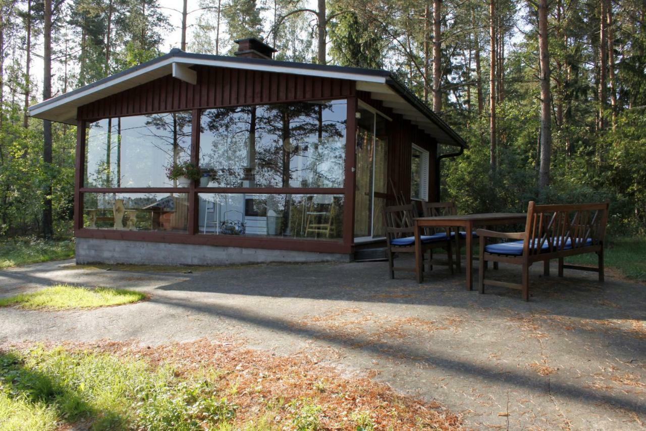 Tamminiemen Lomamoekit Villa Kustavi Buitenkant foto